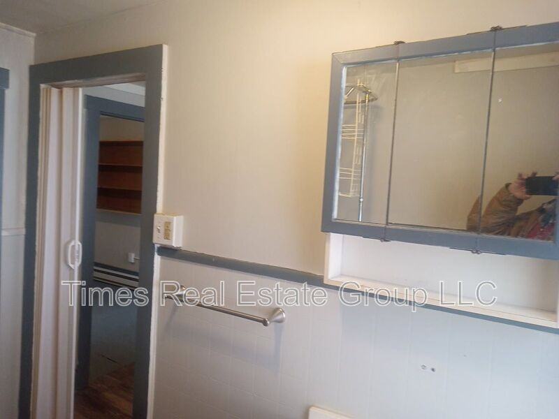 206 W Railroad St - Photo 2 of 20