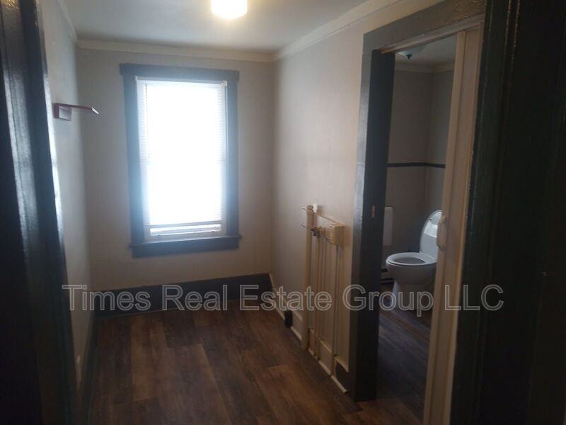 206 W Railroad St - Photo 4 of 20