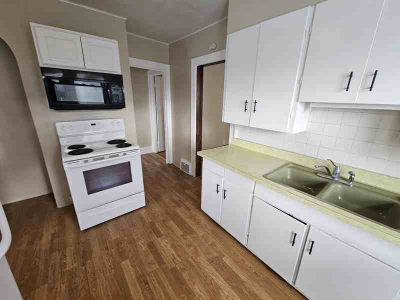 3270 W 116th St - Photo 6 of 19