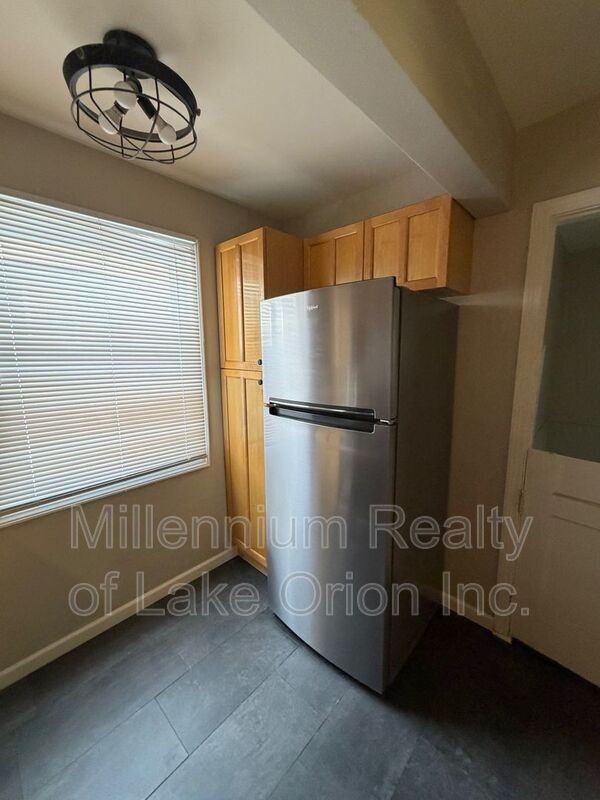 635 3rd Ave - Photo 4 of 13