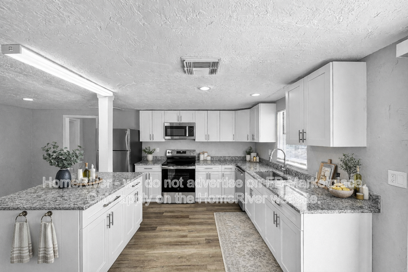 1150 52nd St - Photo 3 of 25