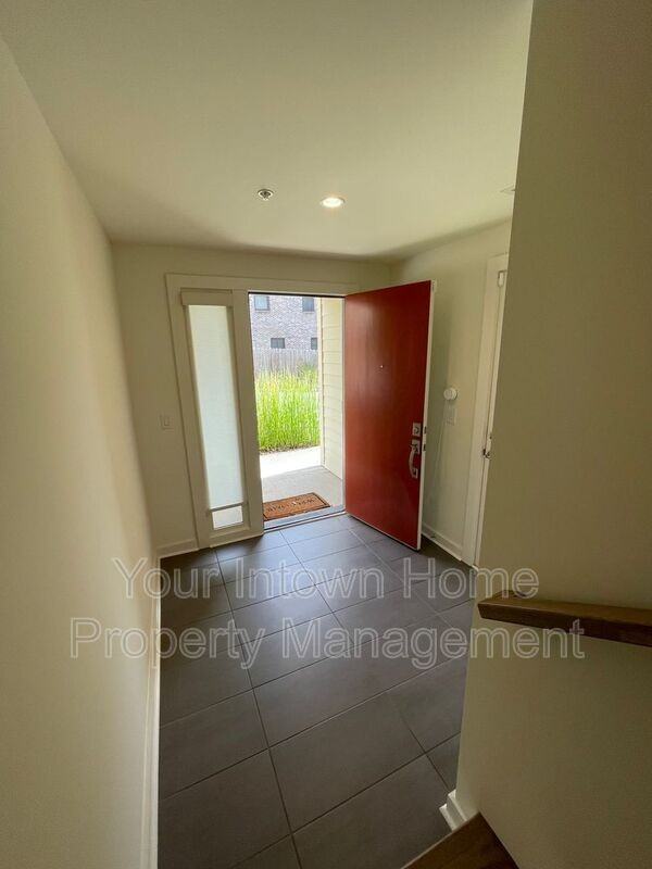 504 Rankin St Ne #9 - Photo 4 of 36