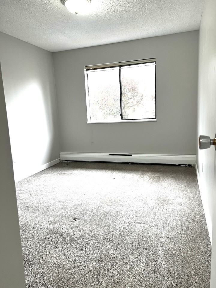 20672 Eastleigh Crescent - Photo 5 of 8