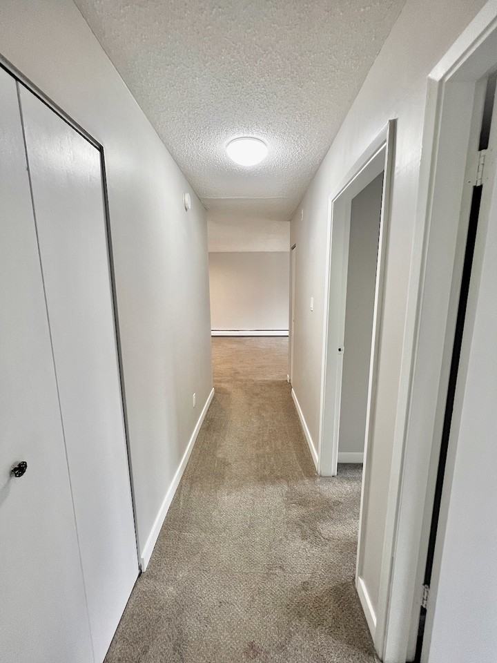 20672 Eastleigh Crescent - Photo 3 of 8