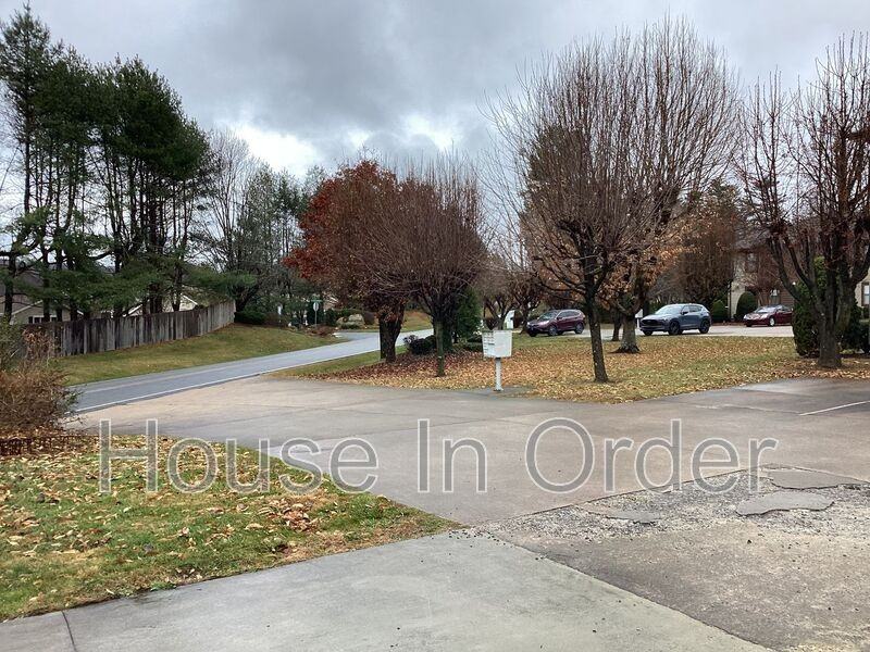 1230 State St - Photo 2 of 11