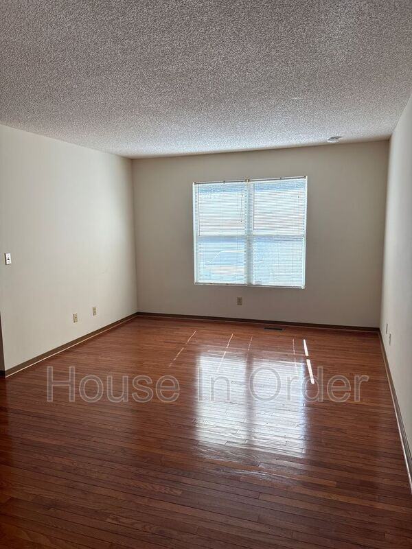 1230 State St - Photo 3 of 11