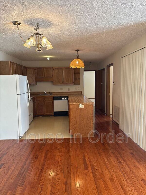 1230 State St - Photo 4 of 11