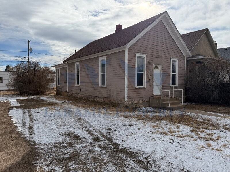 705 S 2nd St - Photo 2 of 7