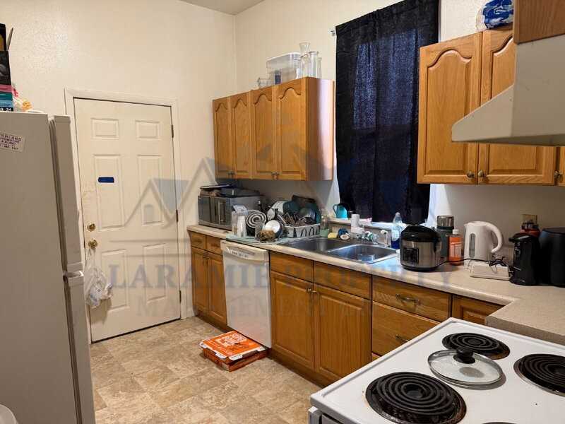 705 S 2nd St - Photo 3 of 7