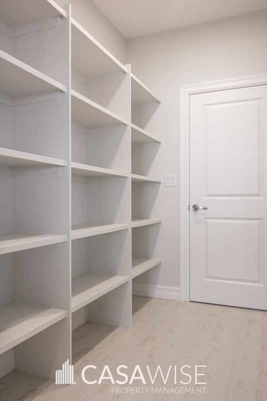 8173 222a St Nw - Photo 3 of 24