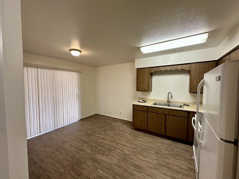 6742 E Dallas St - Photo 5 of 13