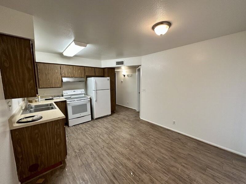 6742 E Dallas St - Photo 6 of 13