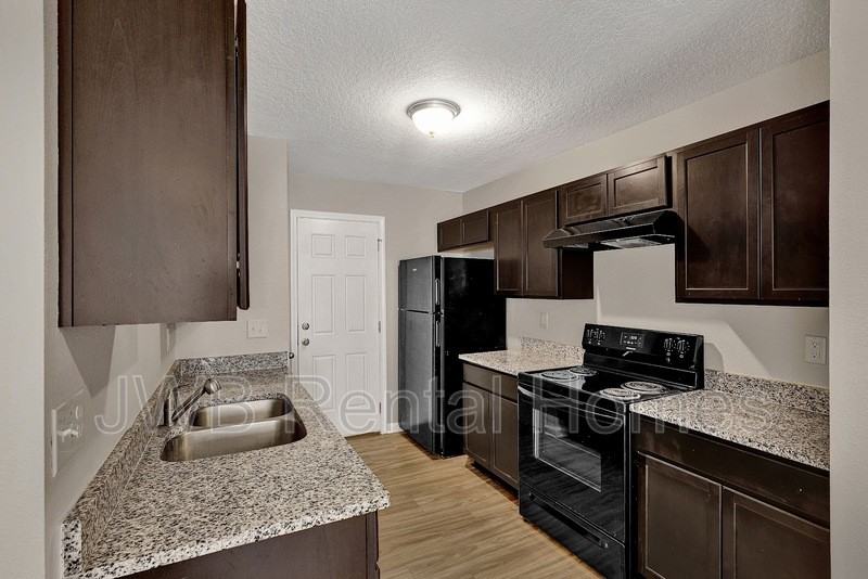 1166 Bertram St - Photo 5 of 27