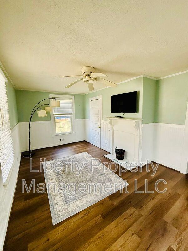 205 E E St - Photo 4 of 18