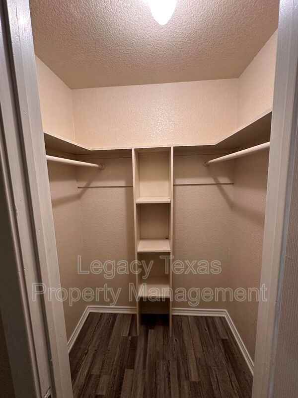 404 S Anglin St #A - Photo 5 of 16