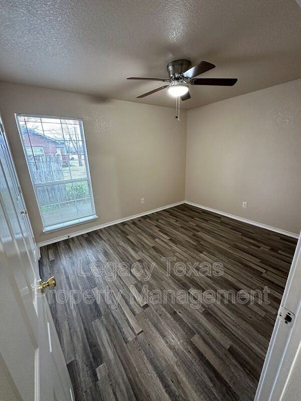 404 S Anglin St #A - Photo 6 of 16