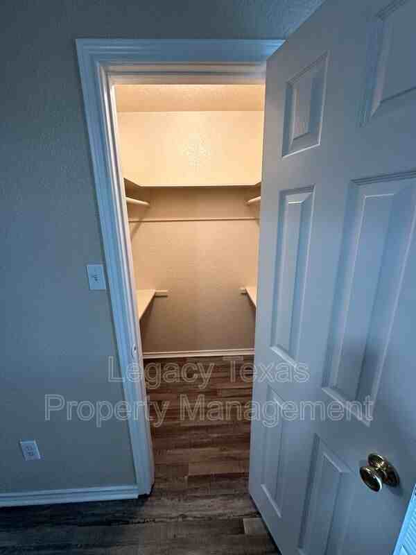 404 S Anglin St #A - Photo 7 of 16