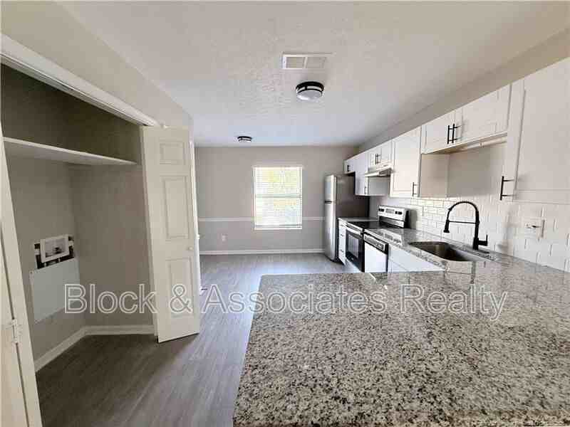 4077 Professional Dr - Photo 3 of 9