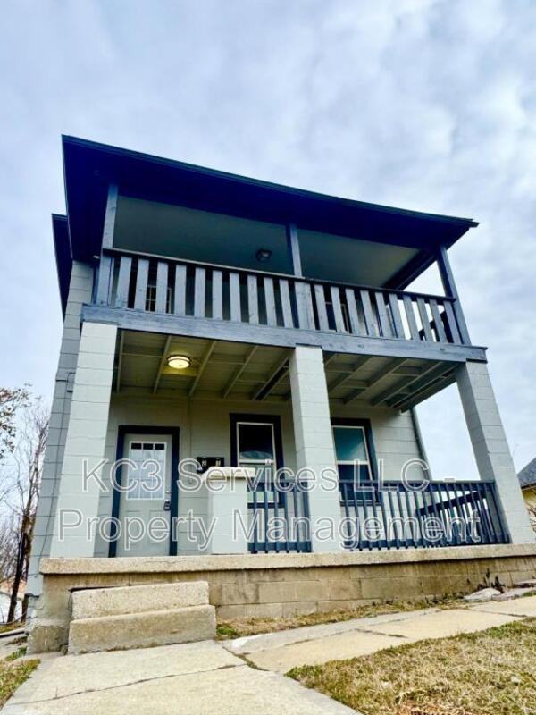 129 Brooklyn Ave - Photo 2 of 16