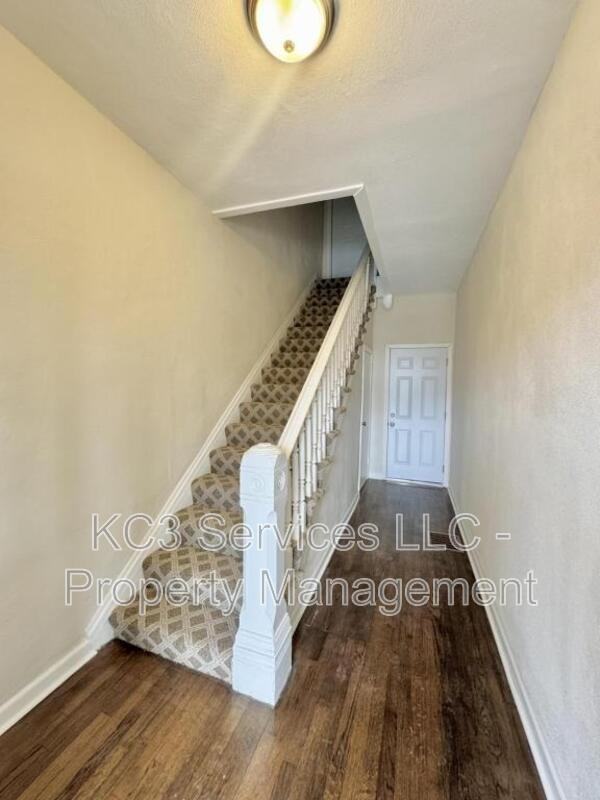 129 Brooklyn Ave - Photo 5 of 16