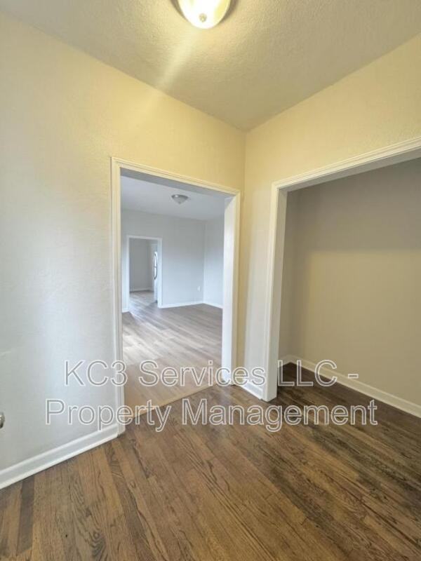 129 Brooklyn Ave - Photo 5 of 18