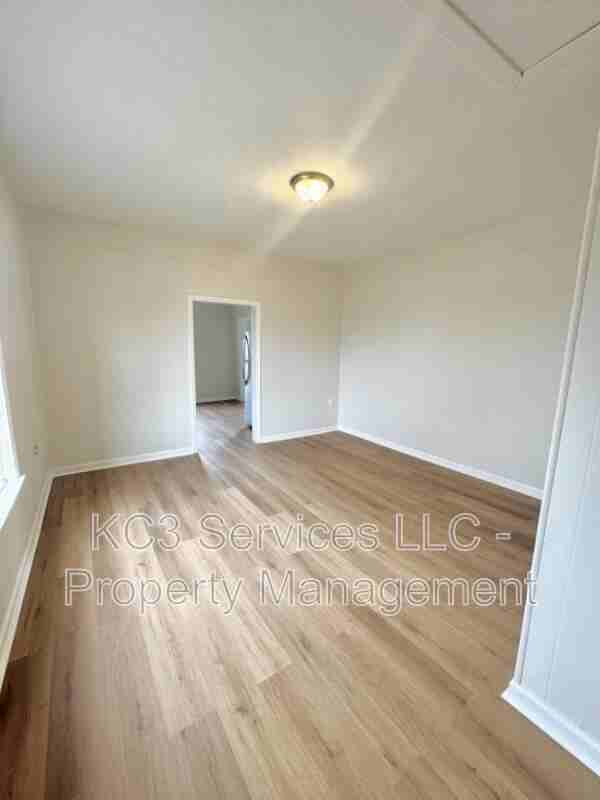 129 Brooklyn Ave - Photo 6 of 18