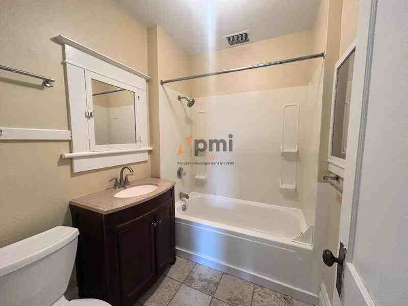 207 Monroe St #C - Photo 4 of 9