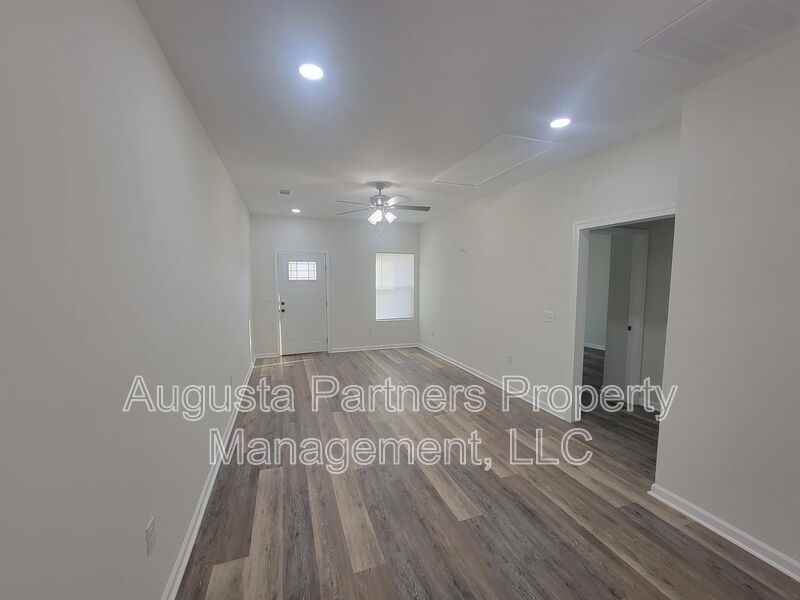 2122 Circular Dr #A - Photo 3 of 13