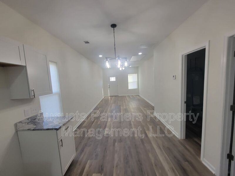 2122 Circular Dr #A - Photo 6 of 13