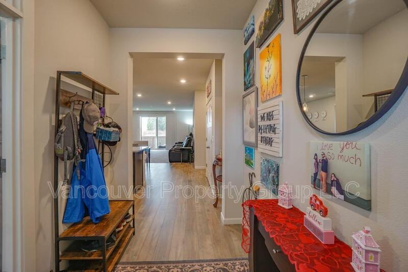 11812 Ne 137th Ave - Photo 5 of 27