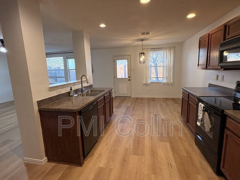 10924 Rankin Dr - Photo 3 of 28