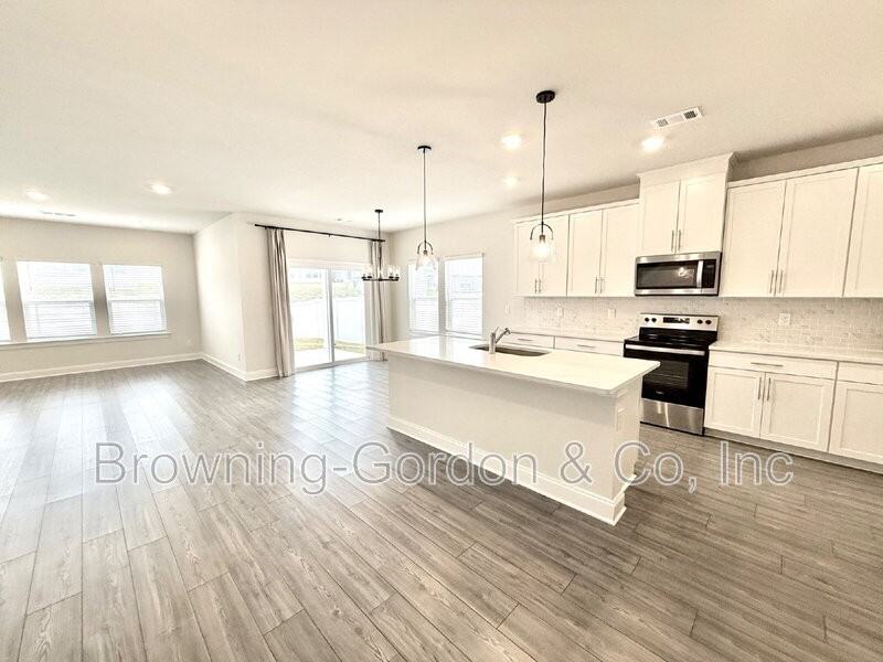 7118 Evans Hill Way - Photo 4 of 24