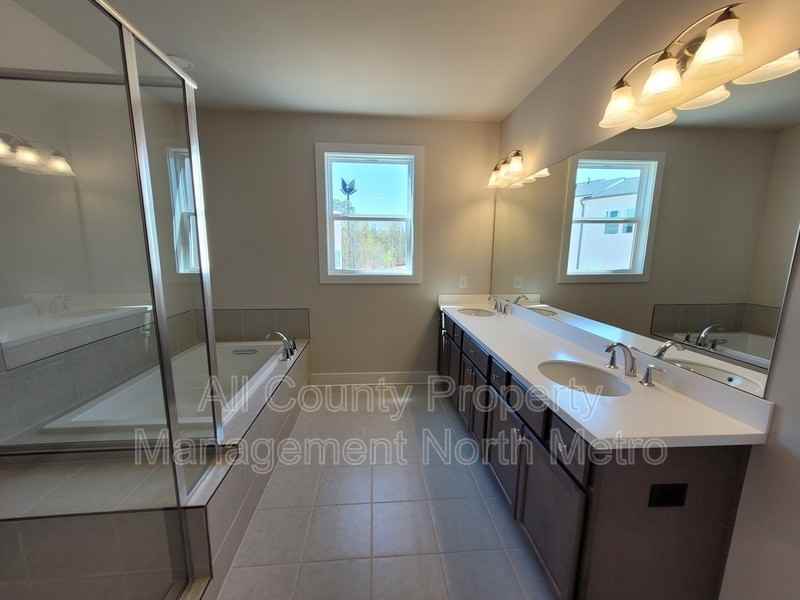 1242 Willowcrest Way - Photo 5 of 14