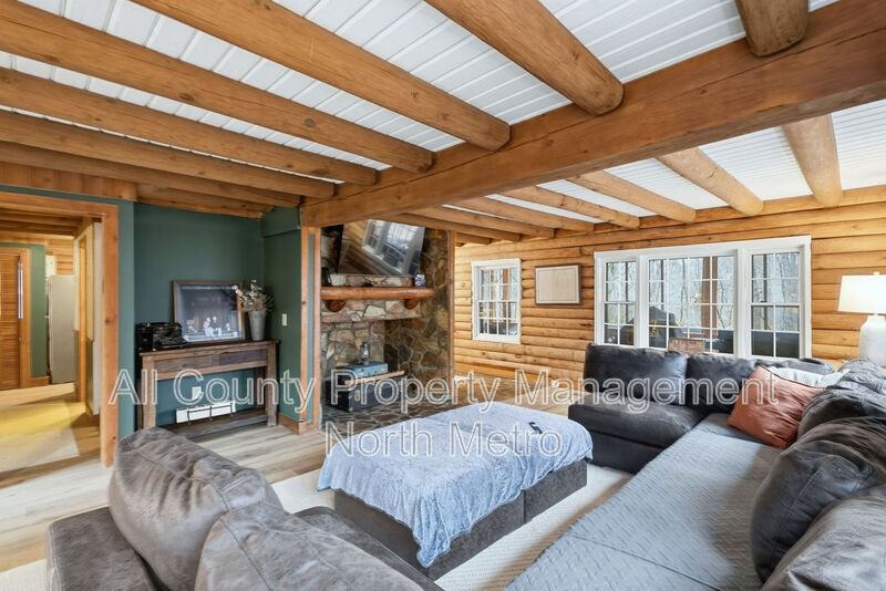 2600 Burgess Cir - Photo 4 of 30