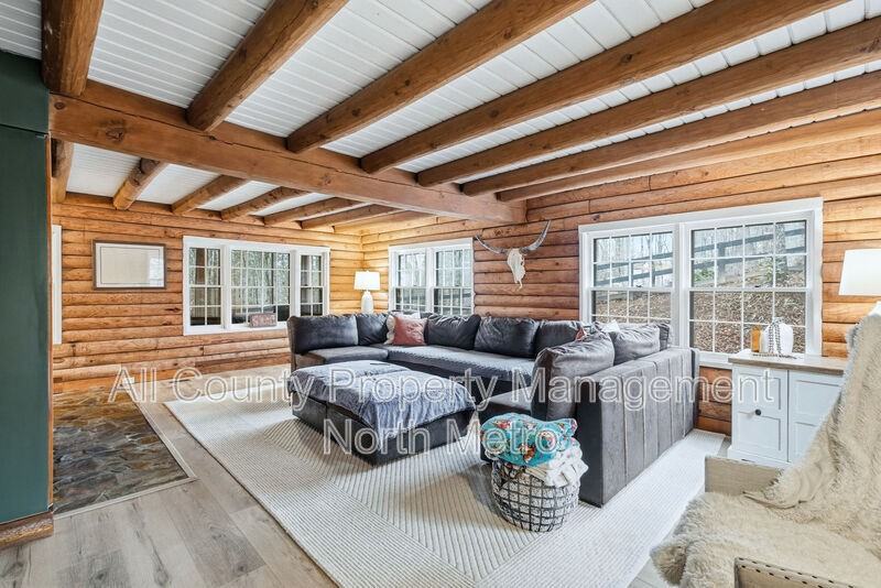 2600 Burgess Cir - Photo 5 of 30