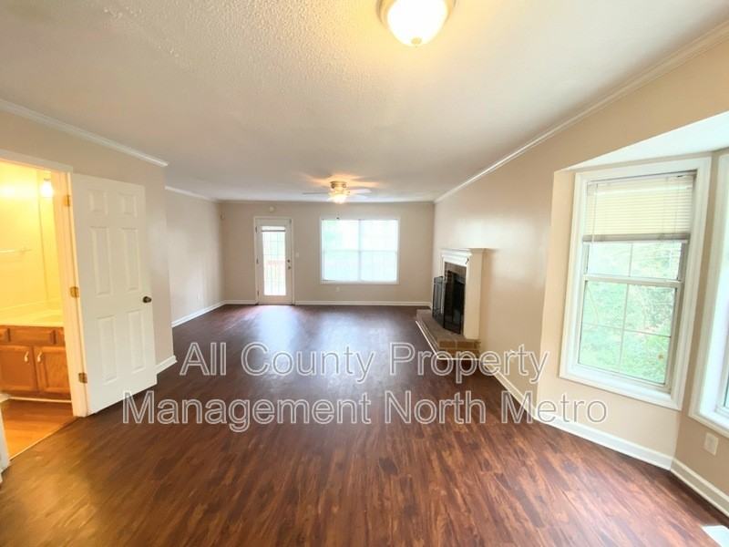 5196 Laurel Bridge Ct Se - Photo 3 of 10