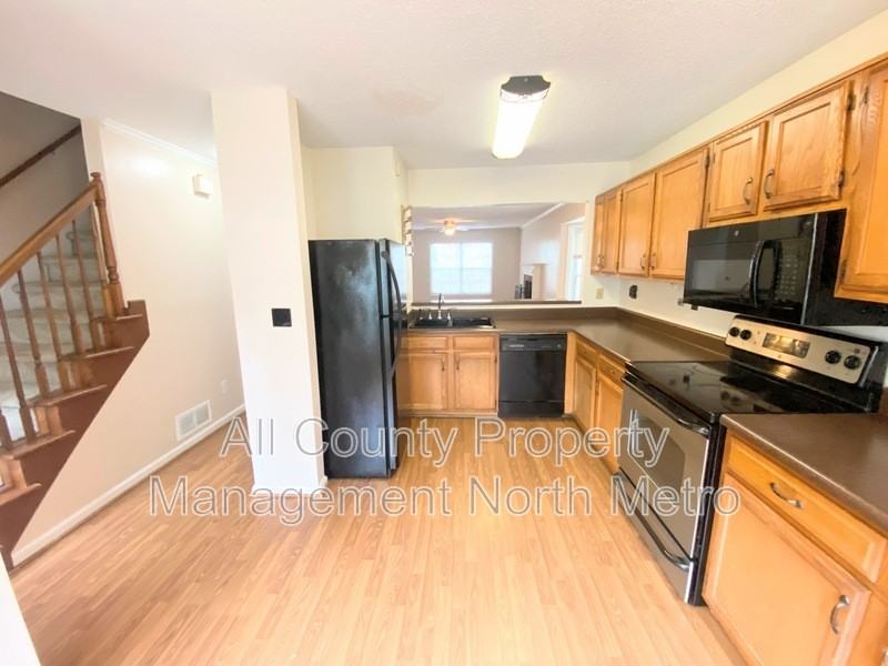 5196 Laurel Bridge Ct Se - Photo 4 of 10