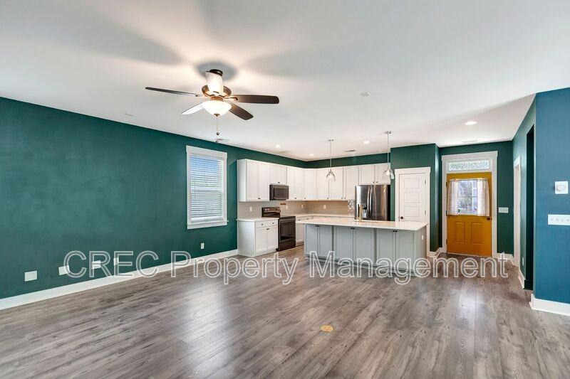 3988 Hillyard St - Photo 5 of 31