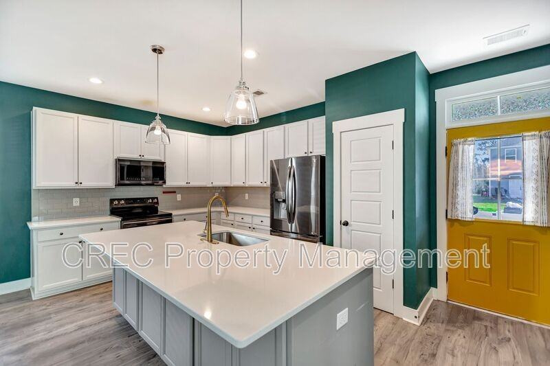 3988 Hillyard St - Photo 7 of 31