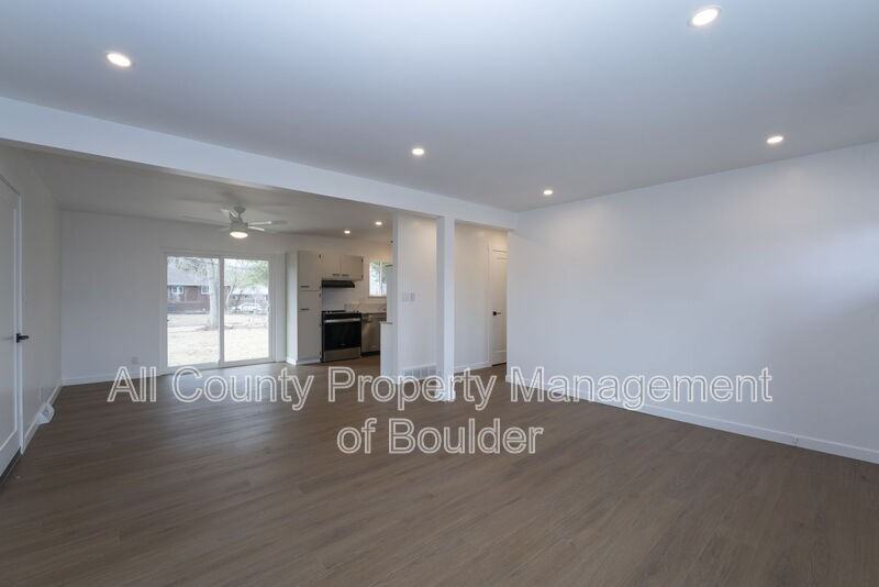 865 38th St - Photo 3 of 16