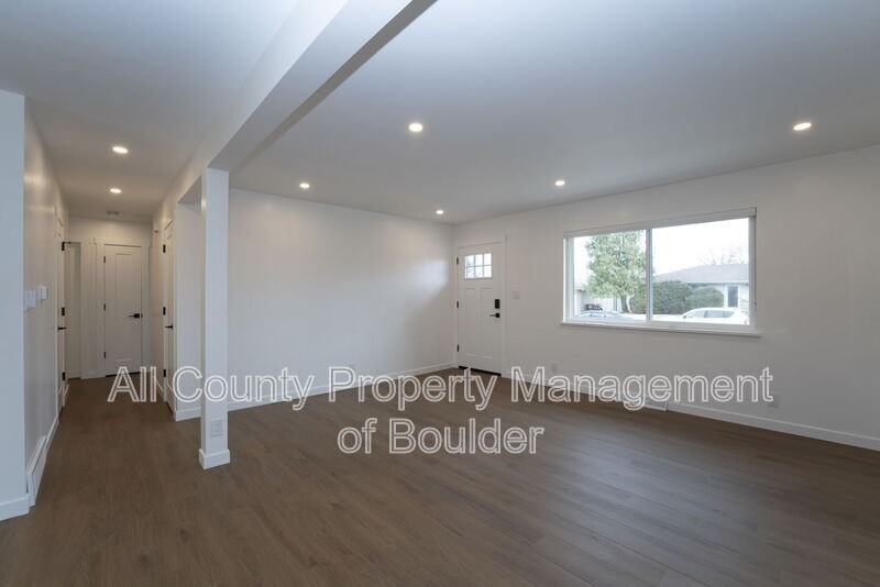 865 38th St - Photo 5 of 16