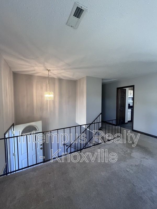 7748 Queensbury Dr - Photo 4 of 43