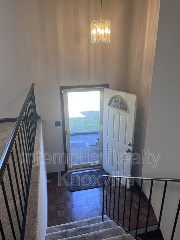 7748 Queensbury Dr - Photo 5 of 43