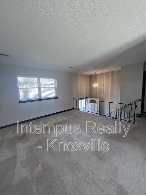 7748 Queensbury Dr - Photo 6 of 43