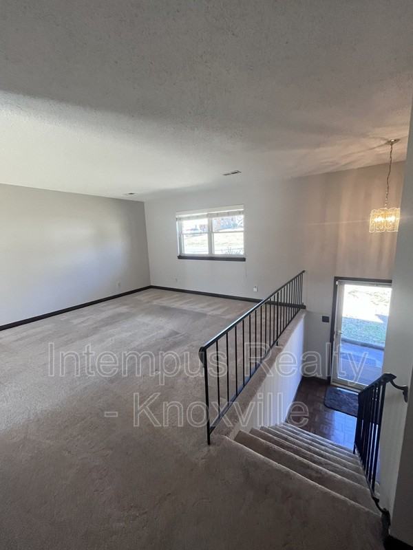 7748 Queensbury Dr - Photo 7 of 43