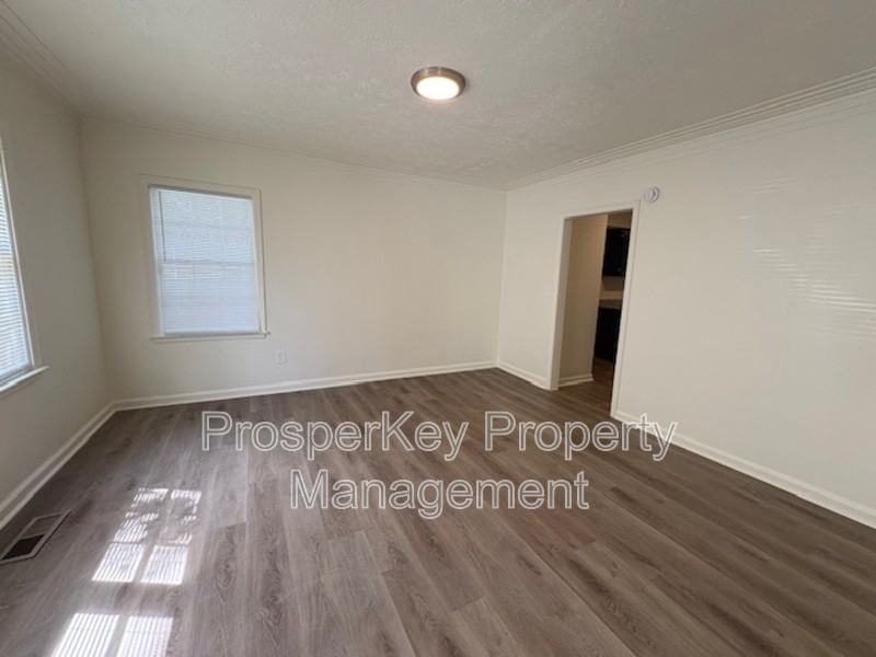 2135 Avalon Rd - Photo 4 of 20