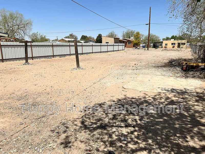 1113 Aztec Rd Nw - Photo 7 of 9