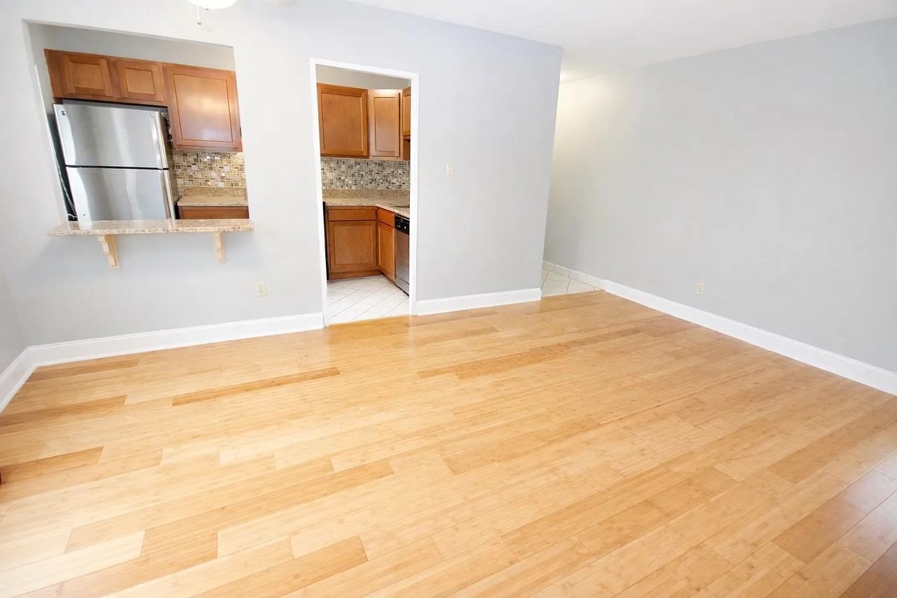 REGENCY COURT APARTMENTS -- 018 - Photo 2 of 24