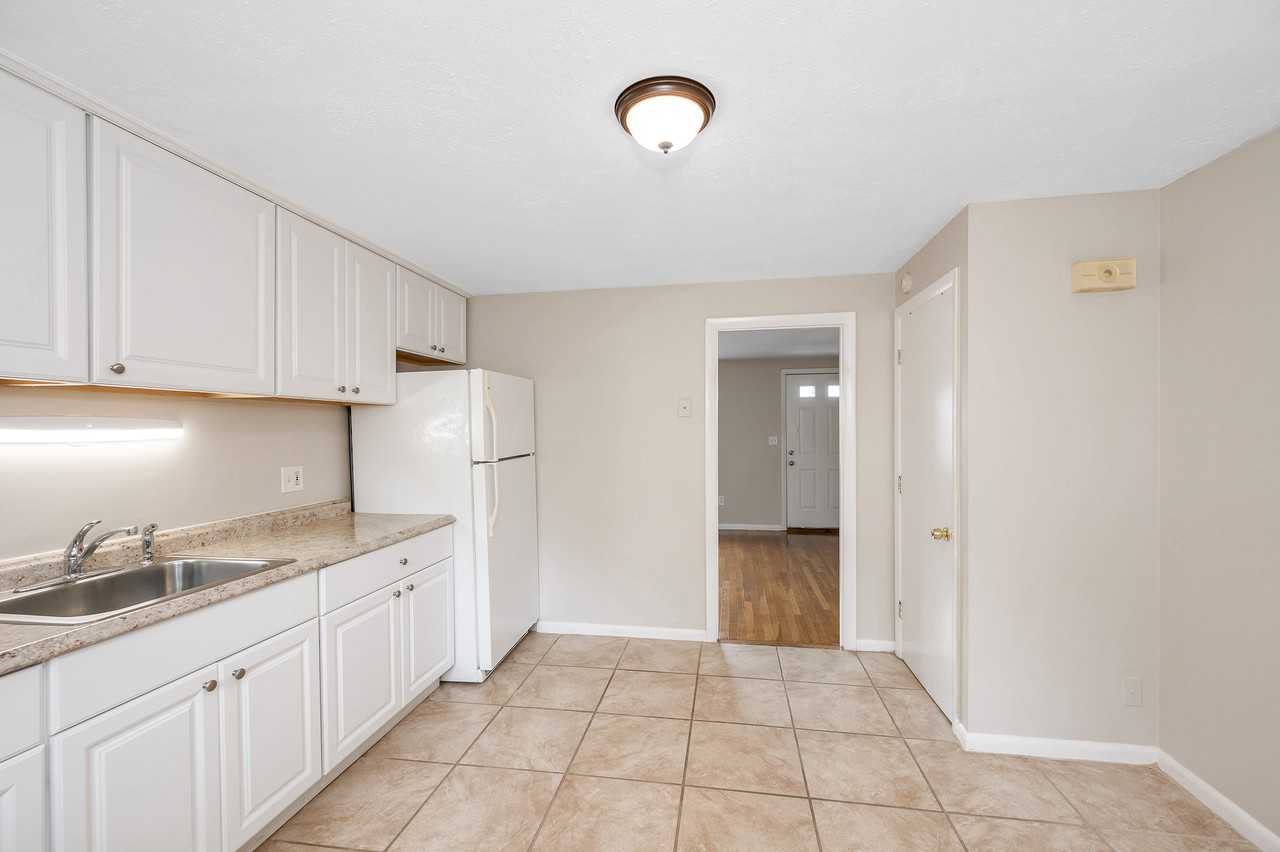 Princeton Court Apartments - Photo 6 of 50