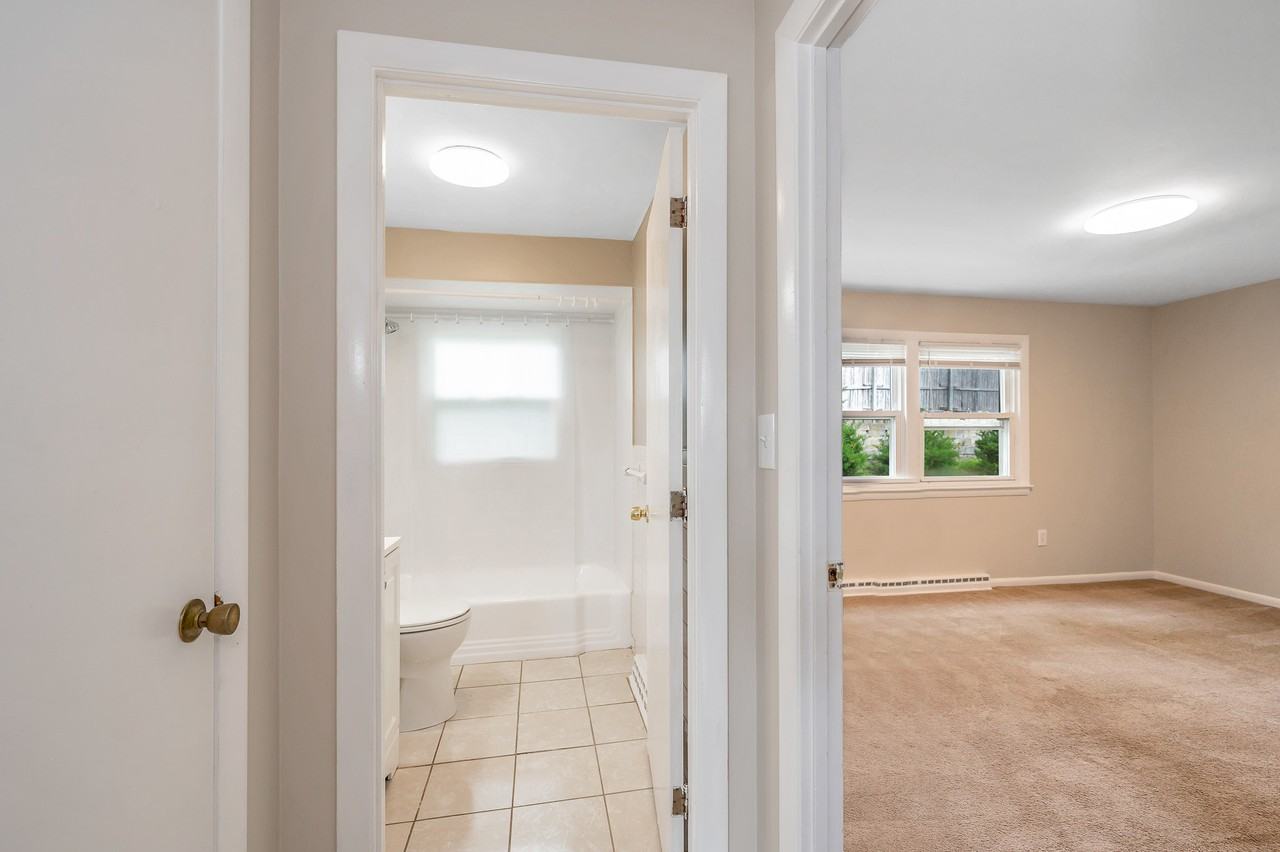 Princeton Court Apartments - Photo 7 of 50